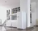 สถานที่ที่จะใส่ตู้เย็น: 6 สถานที่ที่เหมาะสมในอพาร์ทเมนท์ (ไม่เพียง แต่ห้องครัว) 480_25