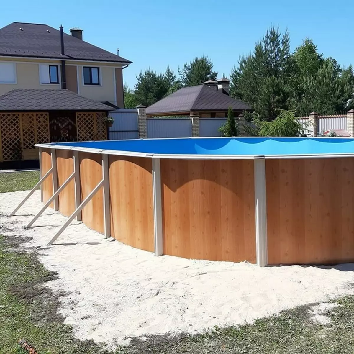 Подготвување за лето однапред: Како да го инсталирате рамката базен во вилата 4882_8