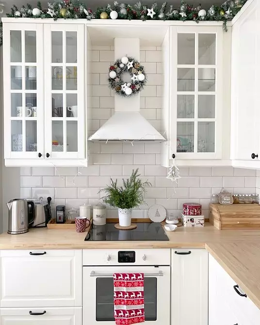 Kitchens fan IKEA: Echte foto's yn it ynterieur en 5 stilen wêryn se perfekt passe sille 4971_52