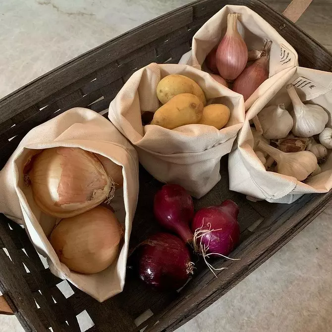 Ku të ruajë onions në mënyrë që të mbetet e freskët: 10 mënyra të drejta për apartament 503_43