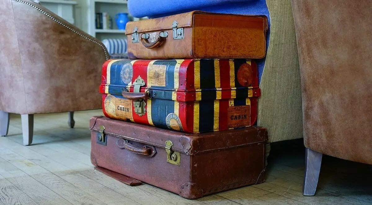 8 ý tưởng thực tế của việc sử dụng trong nội thất của một chiếc vali cũ