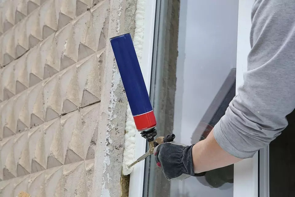 Comment isoler une porte de balcon de bois et de plastique: instruction pour chaque type 5051_7
