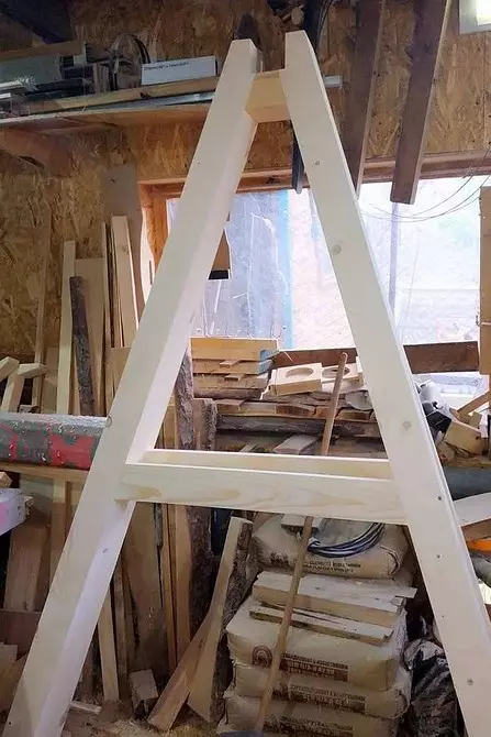 Nous faisons un rack pour un hamac avec vos propres mains: les instructions pour assembler un modèle de bois et de métal 5159_18
