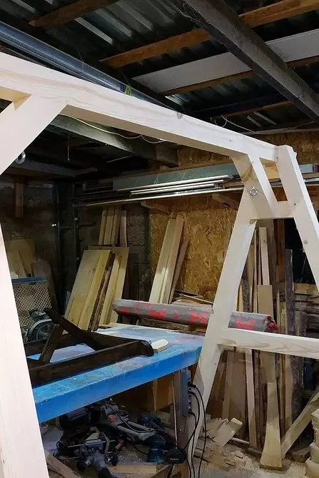 Nous faisons un rack pour un hamac avec vos propres mains: les instructions pour assembler un modèle de bois et de métal 5159_19
