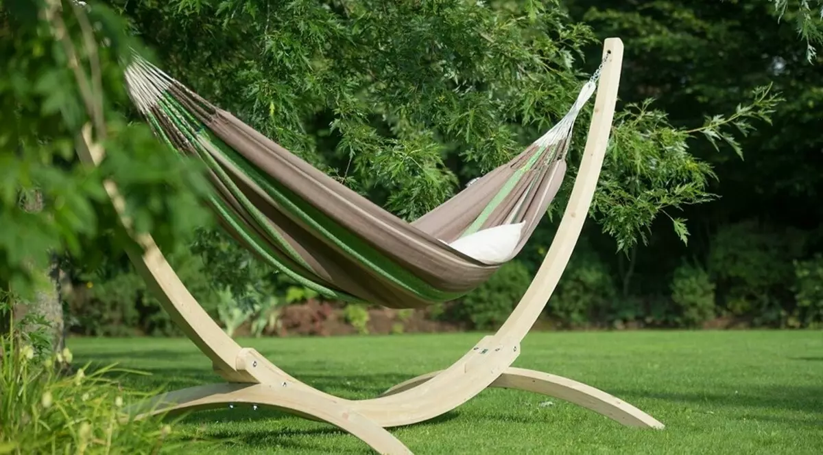 We make a rack for a hammock with your own hands: Instructions for assembling a model of wood and metal