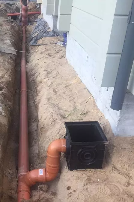 Bouřkové kanalizační zařízení v soukromém domě a pokyny pro svou nezávislou instalaci 5240_25