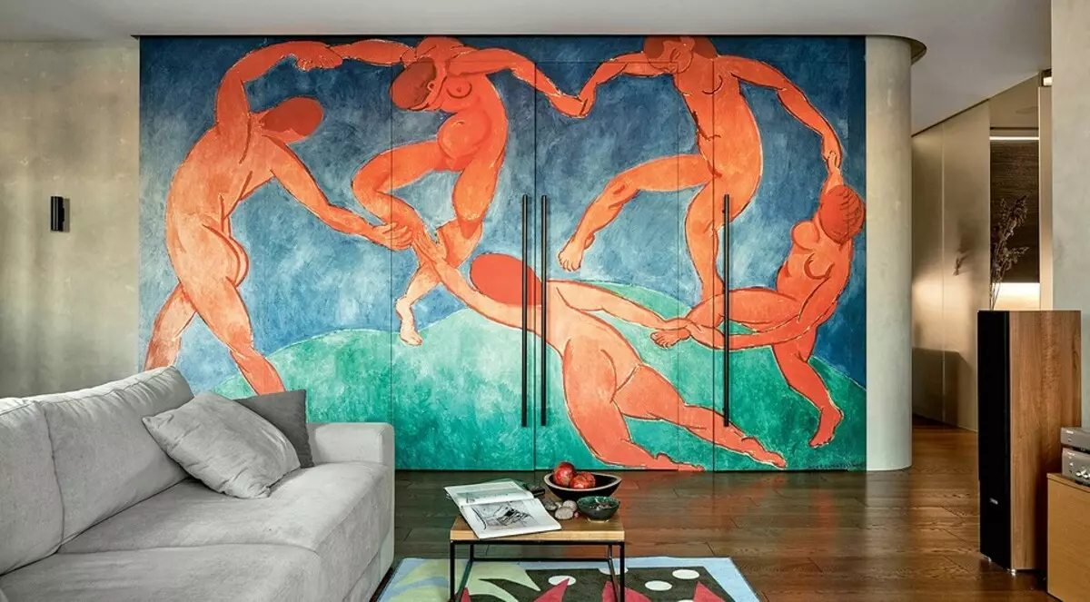Apartamentai Sankt Peterburge su plokštės reprodukcijai legendinis dažymas Matisse visoje sienoje