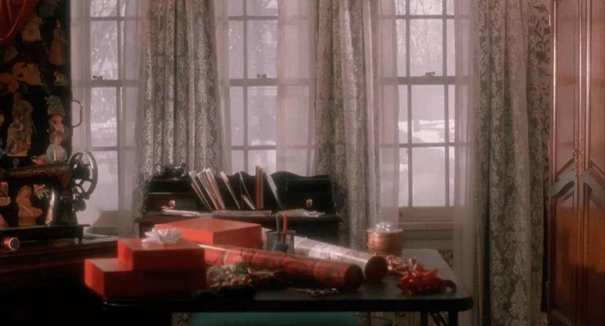 New Year, as in the movie: The ideas of the festive decor, spied in 5 New Year's films 5396_10