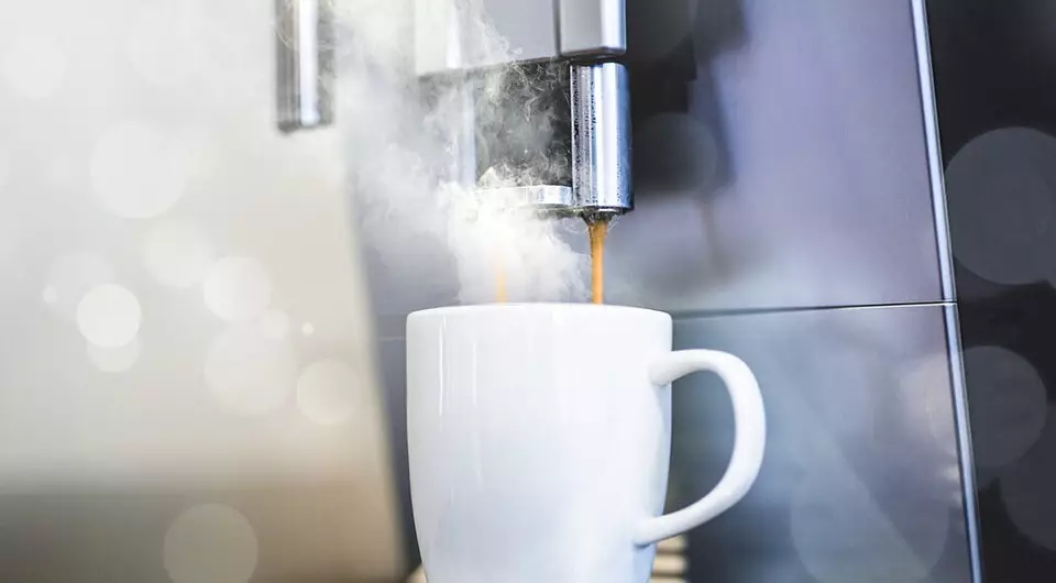 Como non chegar a mans: limpar a cafetera e torradeira