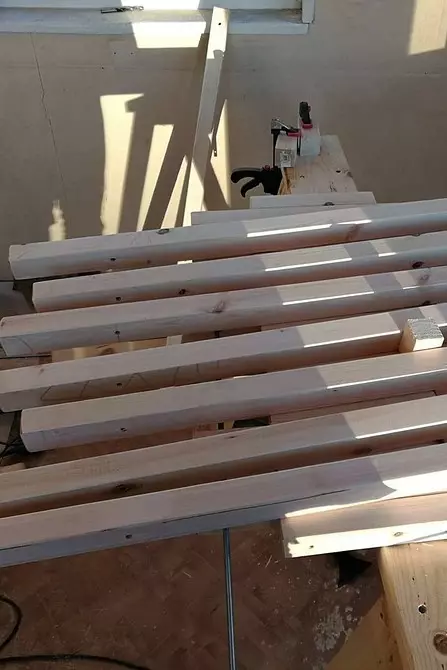 Kako napraviti drveni ležaljki sa svojim vlastitim rukama: upute za sklapanje i monolitni model 5444_21