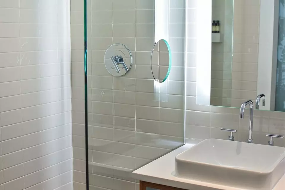 Instal·lació de la cabina de dutxa amb les teves pròpies mans: instruccions detallades en 6 passos 5480_10