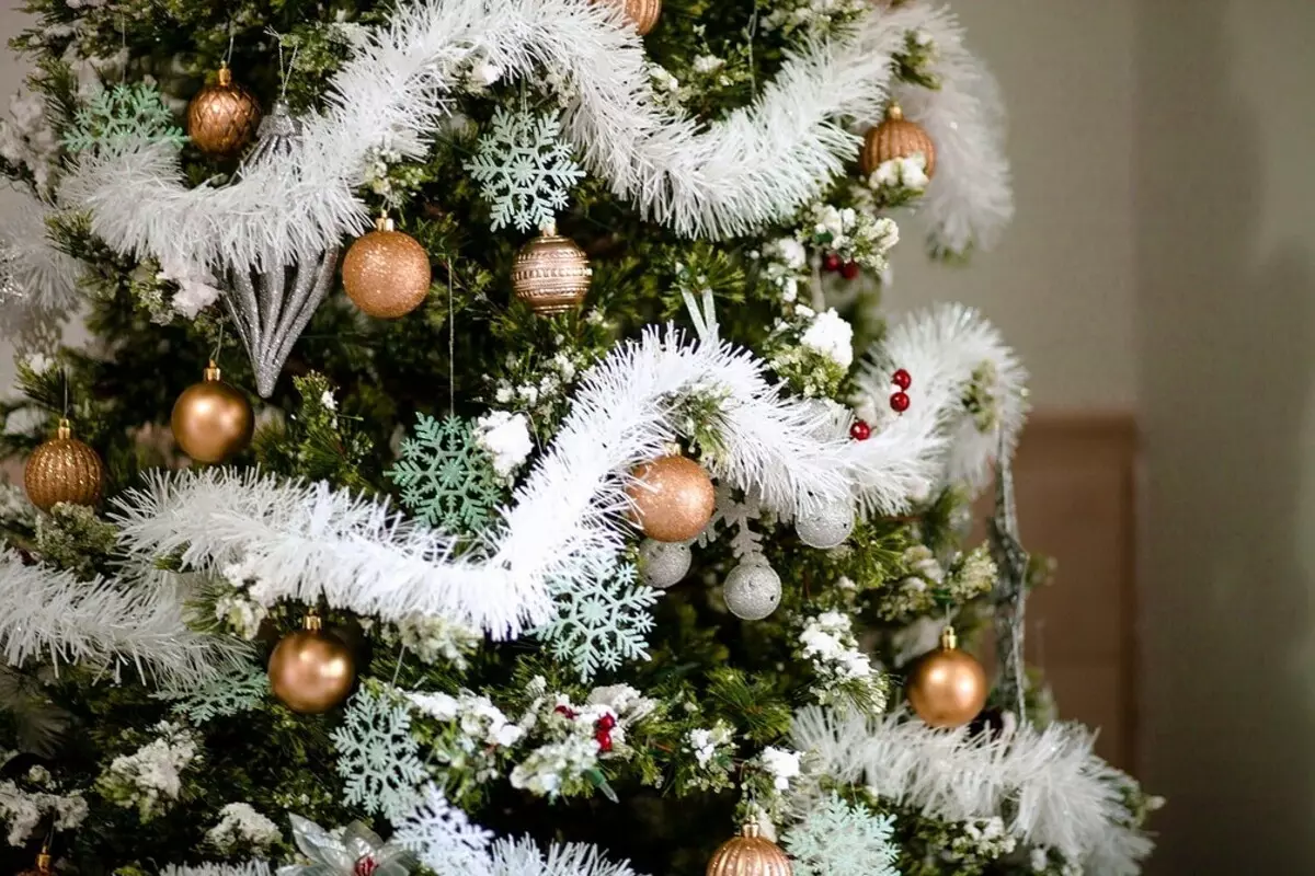 5 أفكار لتزيين شجرة عيد الميلاد في أنماط داخلية شعبية 5483_11