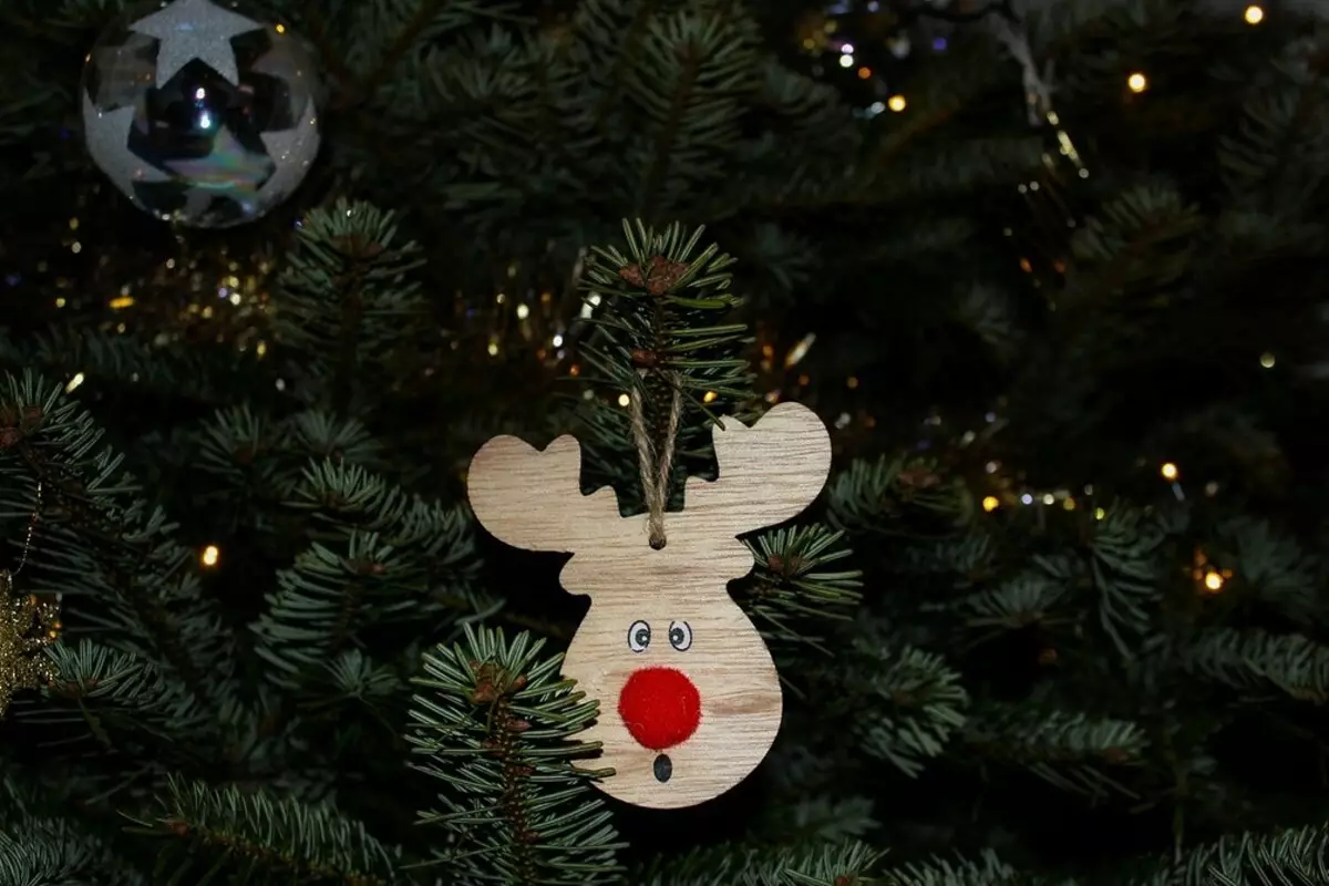 5 ideias para a árvore de Natal decorando em estilos interiores populares 5483_19