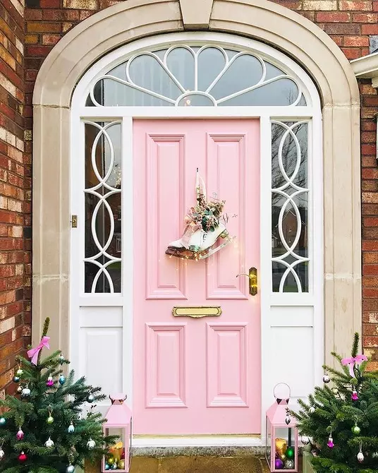 Kuidas kaunistada ukse uusaasta: 5 kõige ilusamaid võimalusi 5530_124