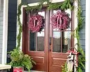 Si të dekoroj derën në Vitin e Ri: 5 opsionet më të bukura 5530_135