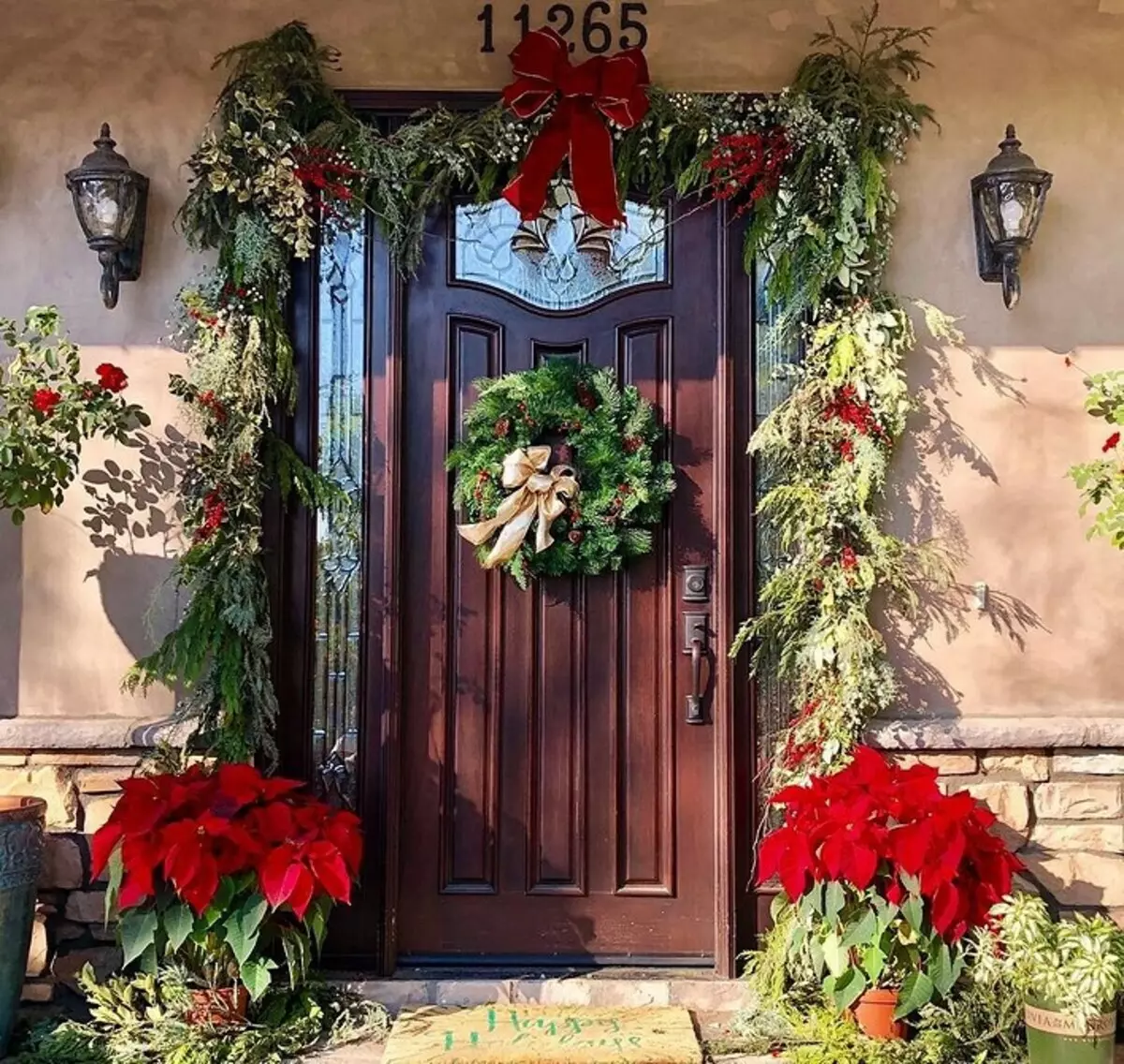 Cómo decorar la puerta al Año Nuevo: 5 Opciones más hermosas 5530_142