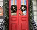 Comment décorer la porte de la nouvelle année: 5 les plus belles options 5530_60