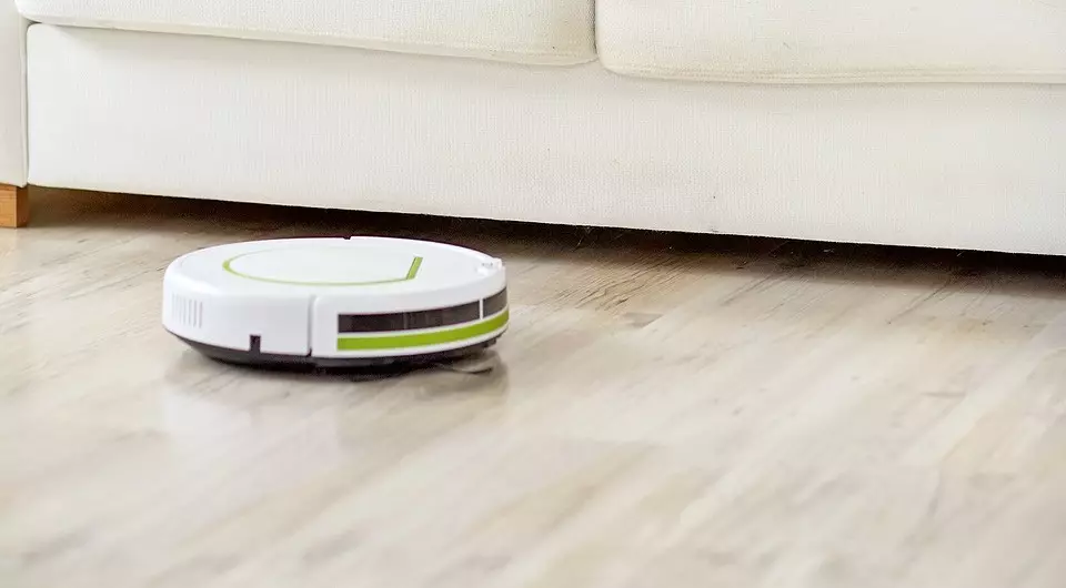Khetha i-robot vacuum cloaner: Iiparamitha eziyi-13 kunye nemisebenzi emi-4 efanelekileyo