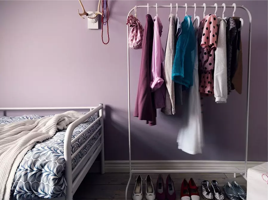 Comment organiser une chambre bon marché avec IKEA: notre liste de chèques de 12 produits 5577_54