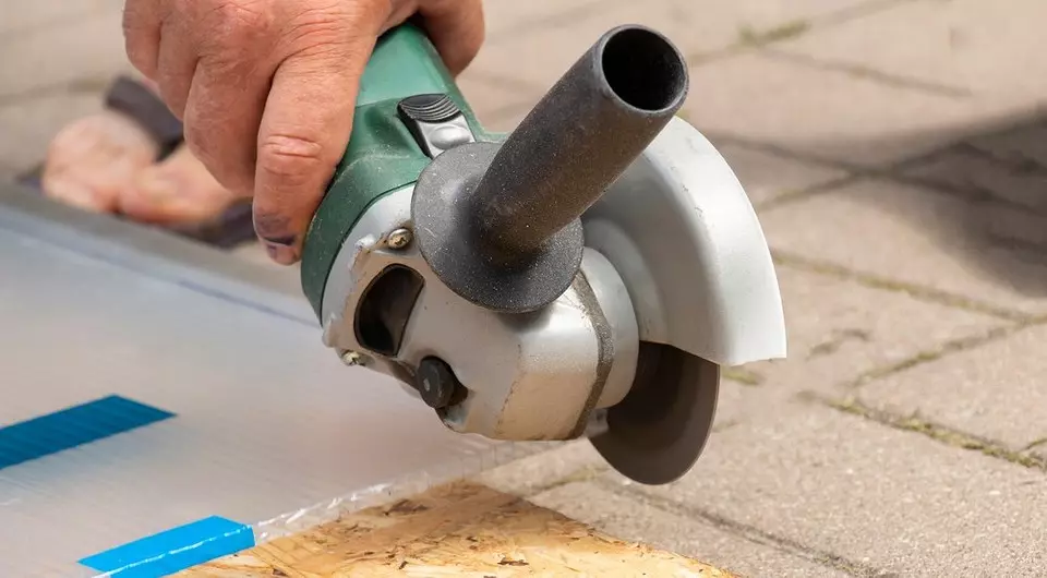 How and how to cut plexiglas: 6 suitable tools