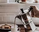 Kami memilih pembuat kopi mana yang lebih baik untuk rumah: 7 Parameter dan model Penting Peringkat 5601_9