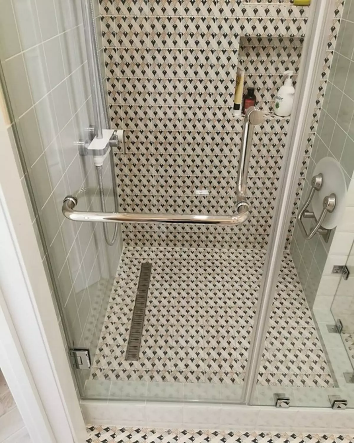Zuhanyzóház építése: részletes utasítások a különböző tervezési lehetőségekhez 5680_26