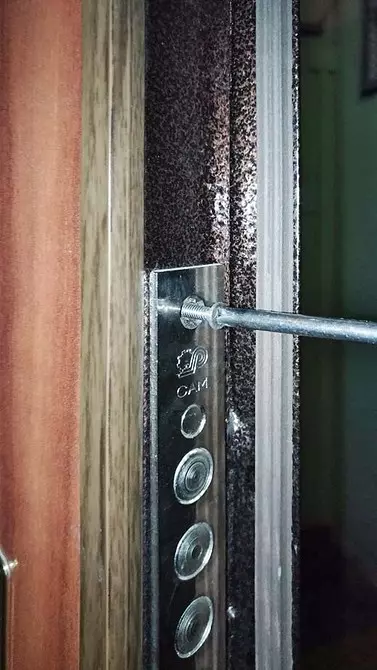 Замена браве на улазна врата: Корисни савети за различите конструкције замка 5823_19