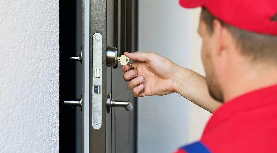 Vervanging van het slot op de ingangsdeur: handige tips voor verschillende kasteelstructuren