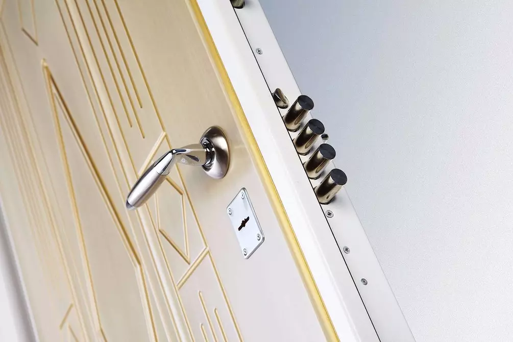 Замена браве на улазна врата: Корисни савети за различите конструкције замка 5823_6