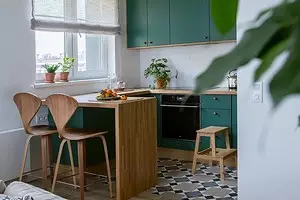 It is stylish: 8 kitchens, where two floor coatings combined 5953_1