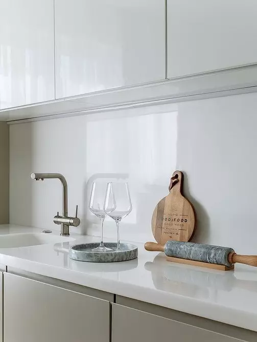 Baltoji virtuvė su balta stalviršiu: 5 dizaino parinktys ir 50 nuotraukų 5999_103