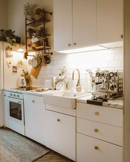 Weiße Küche mit weißer Arbeitsplatte: 5 Design-Optionen und 50 Fotos 5999_19