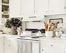 وائٹ باورچی خانے کے ساتھ سفید باورچی خانے کے ساتھ: 5 ڈیزائن کے اختیارات اور 50 تصاویر 5999_3