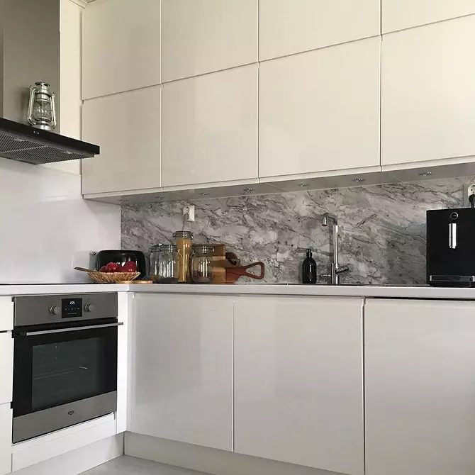 Beyaz tezgah ile beyaz mutfak: 5 Tasarım seçenekleri ve 50 fotoğraf 5999_37