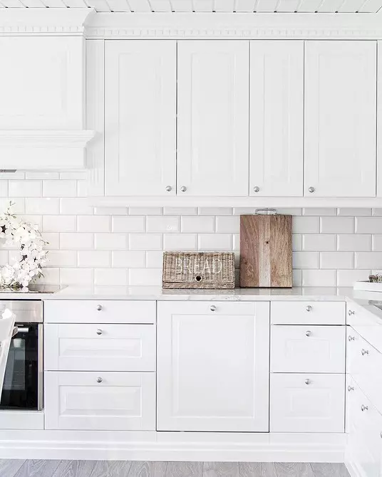 Beyaz tezgah ile beyaz mutfak: 5 Tasarım seçenekleri ve 50 fotoğraf 5999_73