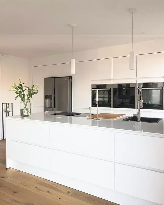Dapur putih dengan countertop putih: 5 pilihan reka bentuk dan 50 foto 5999_75