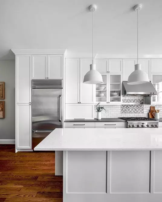 Biela kuchyňa s bielym doskou: 5 Dizajn Možnosti a 50 fotografií 5999_77