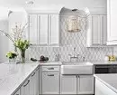 Cucina bianca con controsoffitto bianco: 5 opzioni di progettazione e 50 foto 5999_83