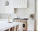 Bijela kuhinja s White Countertop: 5 opcija dizajna i 50 fotografija 5999_84