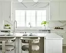 Baltā virtuve ar baltu countertop: 5 dizaina opcijas un 50 fotogrāfijas 5999_85