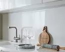Dapur putih dengan countertop putih: 5 pilihan reka bentuk dan 50 foto 5999_90