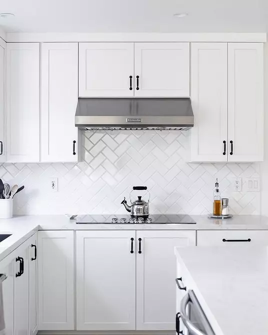 Bijela kuhinja s White Countertop: 5 opcija dizajna i 50 fotografija 5999_93