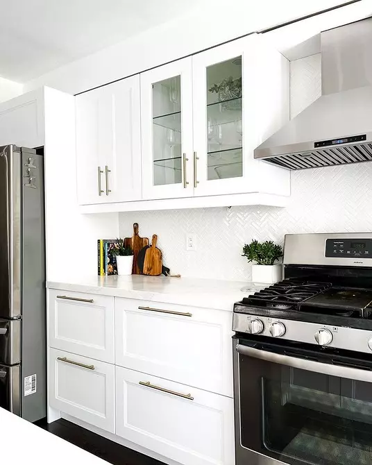 وائٹ باورچی خانے کے ساتھ سفید باورچی خانے کے ساتھ: 5 ڈیزائن کے اختیارات اور 50 تصاویر 5999_95