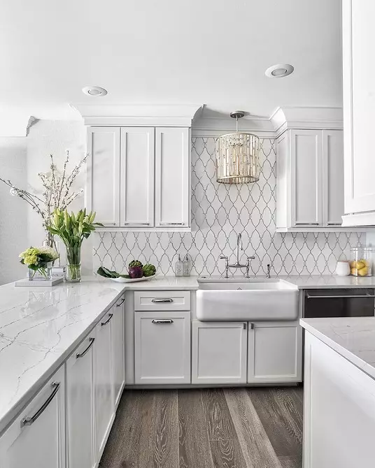 Weiße Küche mit weißer Arbeitsplatte: 5 Design-Optionen und 50 Fotos 5999_96
