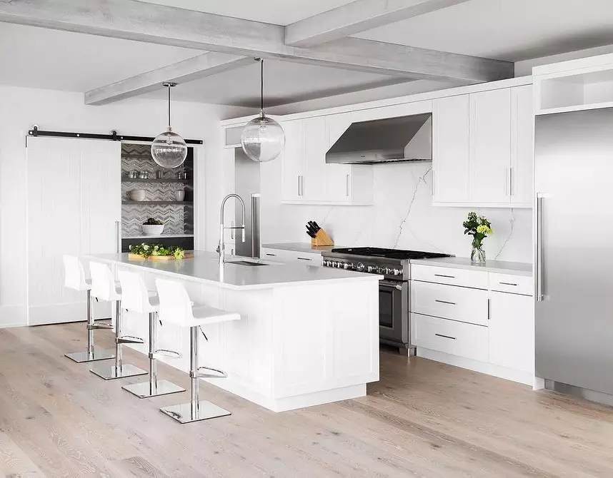 Бела кујна со бела countertop: 5 опции за дизајн и 50 фотографии 5999_99