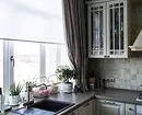 Mazgāšana pie loga virtuvē: skaists sveiciens vai galvassāpes? Jautāja dizaineriem 6007_4