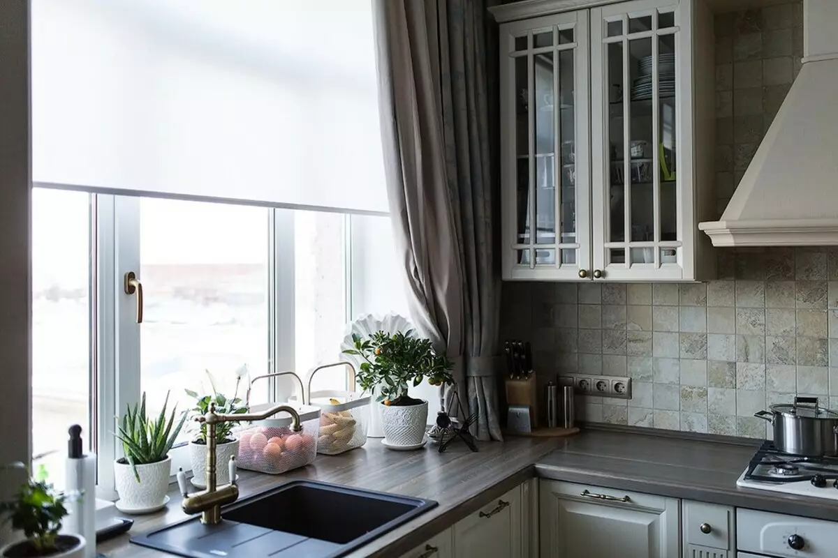 Pesu ikkunassa keittiössä: komea tervetuloa tai päänsärkyä? Pyydettyjä suunnittelijoita 6007_6