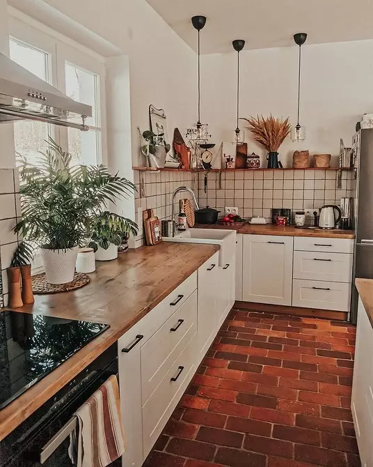 Bucătărie albă cu blat din lemn (42 fotografii) 6019_11
