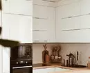 Bílá kuchyně s dřevěnou desku (42 fotografií) \ t 6019_29