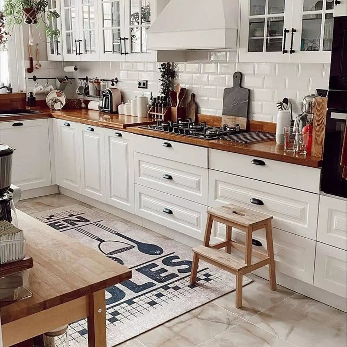 White Kitchen na may Wooden Countertop (42 Photos) 6019_32